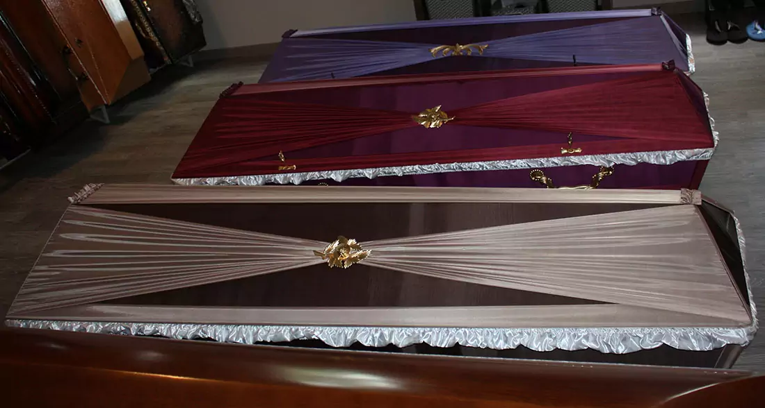 Apšūtie zārki dažādās krāsās