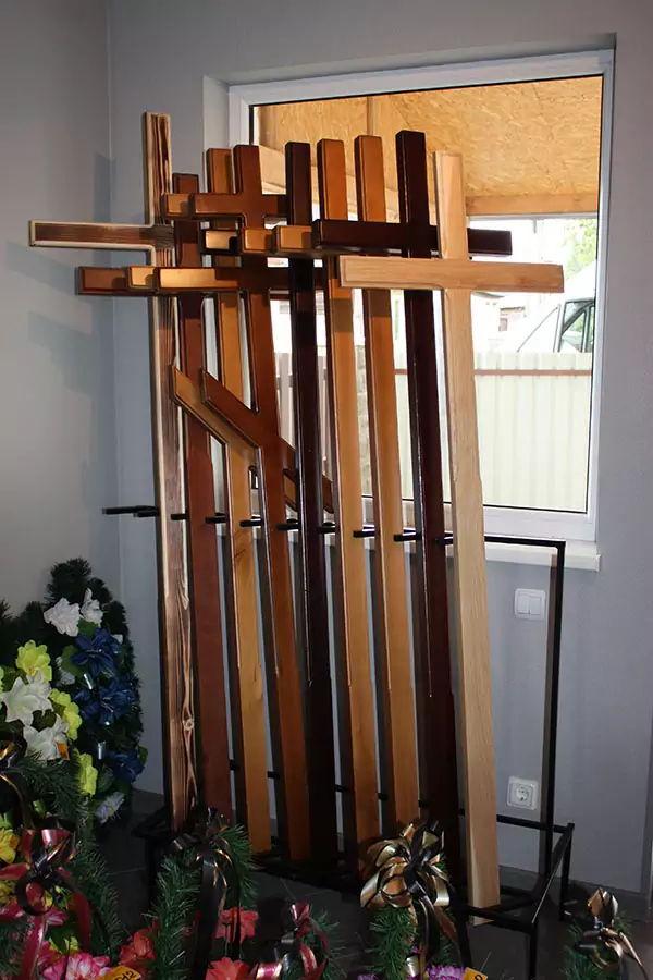 Koka kapu krusti dažādās krāsās